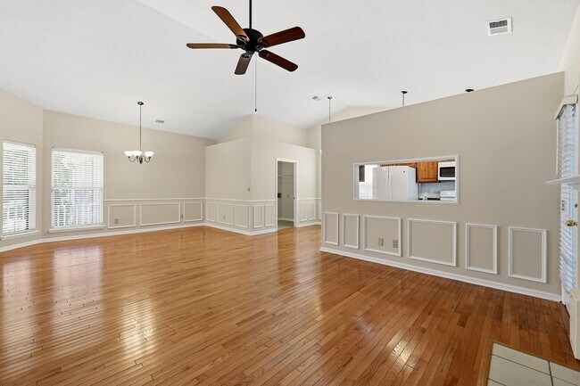 Building Photo - 3013 Redbud Ct