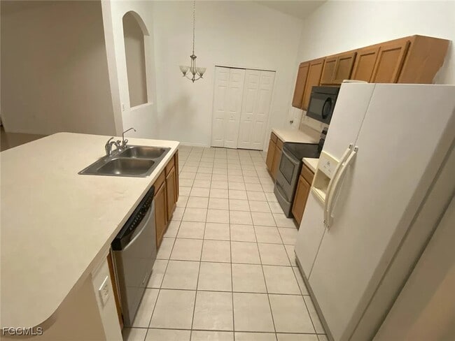 Building Photo - 222 Aurora Ave S