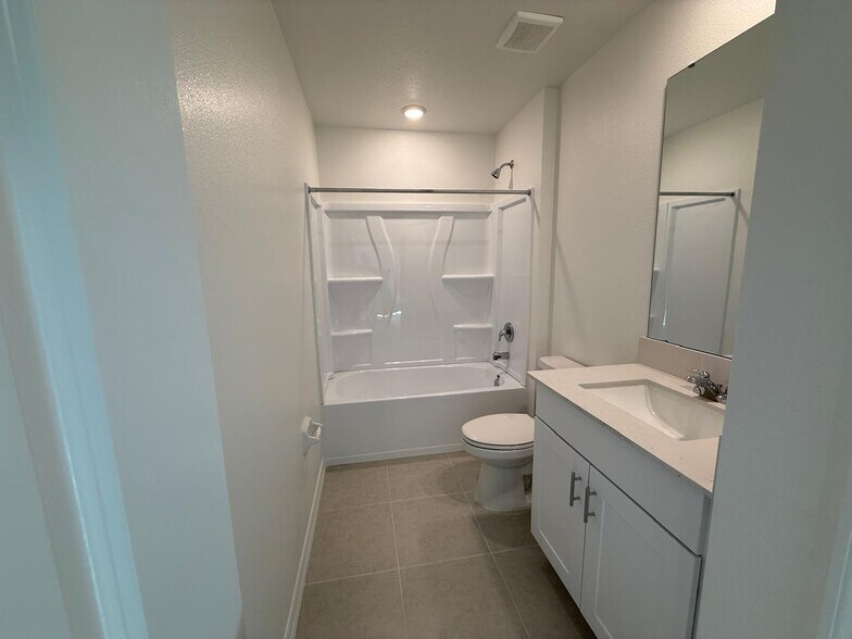 Building Photo - 2049 Albatross Nest Dr