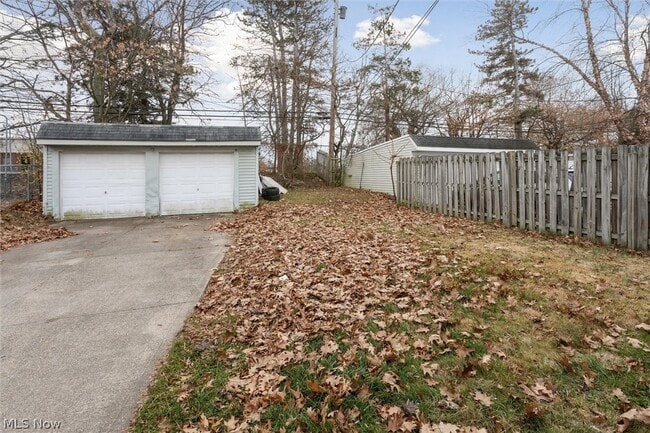 Building Photo - 9504 S Highland Ave