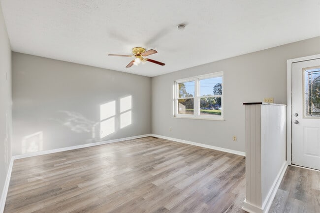 Building Photo - 7800 Temple Acres Dr