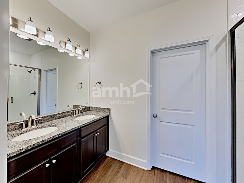 Building Photo - 5048 Trailwater Dr