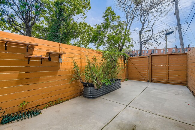 Building Photo - 2535 N Howard St