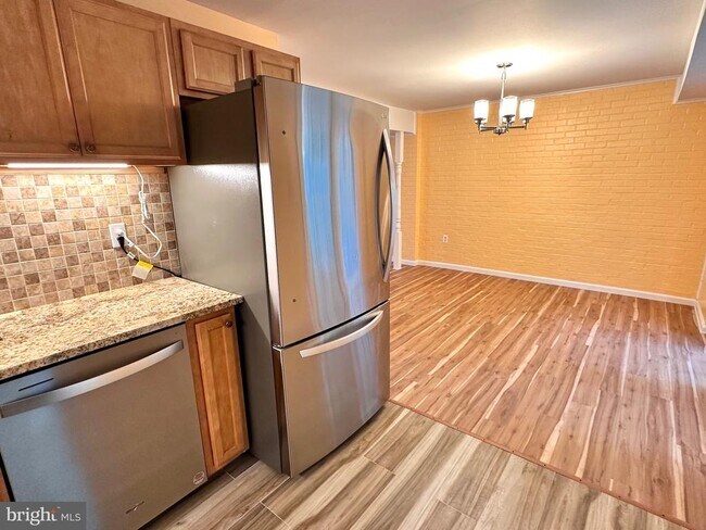 Building Photo - 4311 Cedarlake Ct