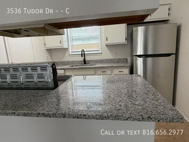 Building Photo - 3536 Tudor Dr