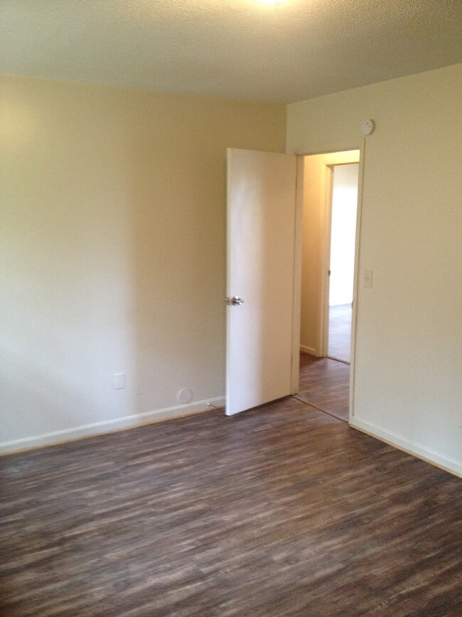 Building Photo - **AVAILABLE NOW**3 Bedroom / 2 Bathroom Ho...