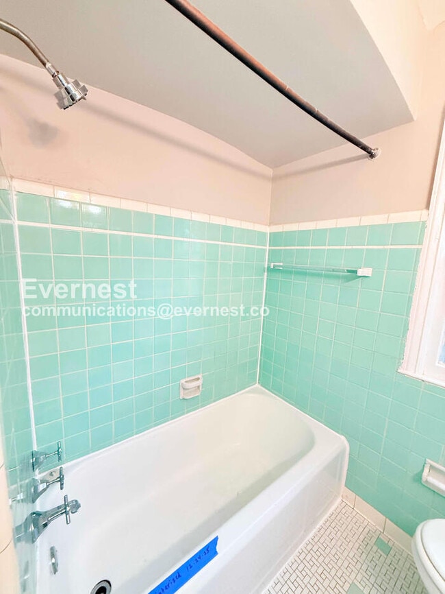 Building Photo - 11009 Roxbury St