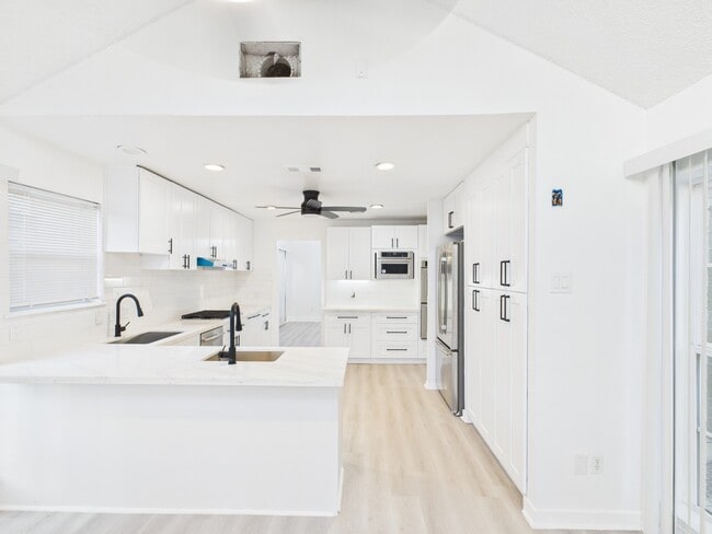 Building Photo - 7610 Hopewell Ln