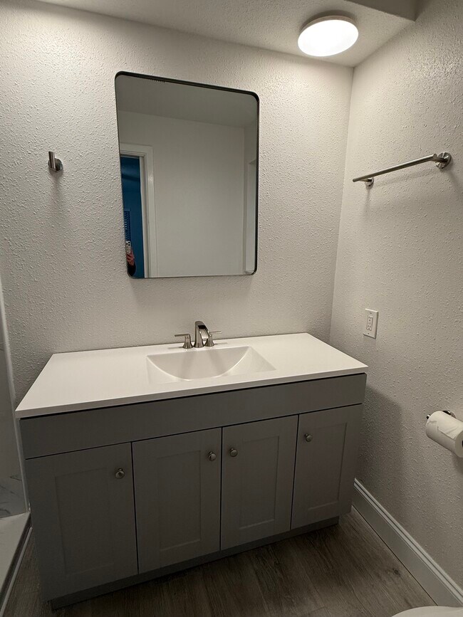 Building Photo - 1481 Barry St