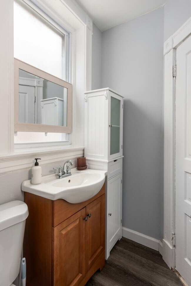 Building Photo - 4055-4057-4057 Hartford St