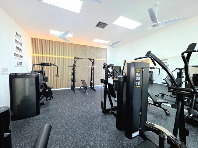 Building Photo - 310 Poinciana Island Dr