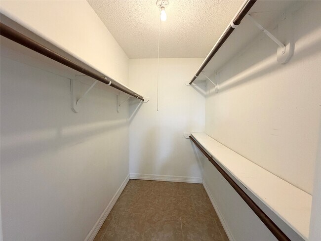 Building Photo - 3410 Woodstream Pl