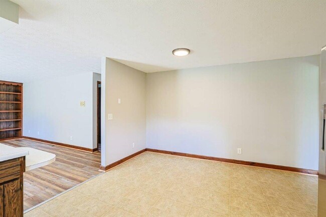 Building Photo - 8047 Bethany Rd