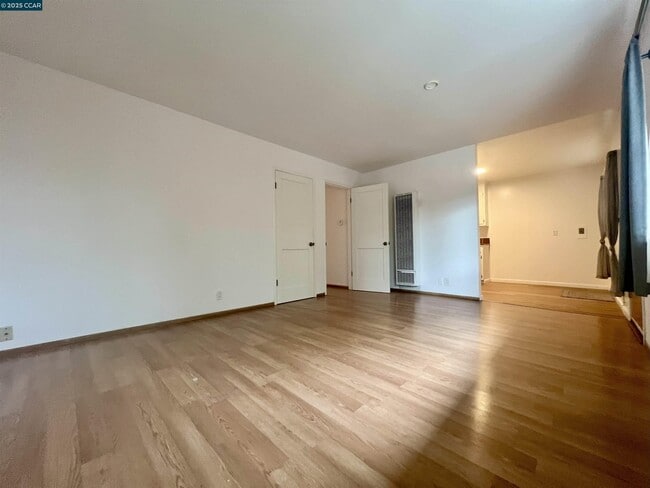 Building Photo - 2134 McGee Ave
