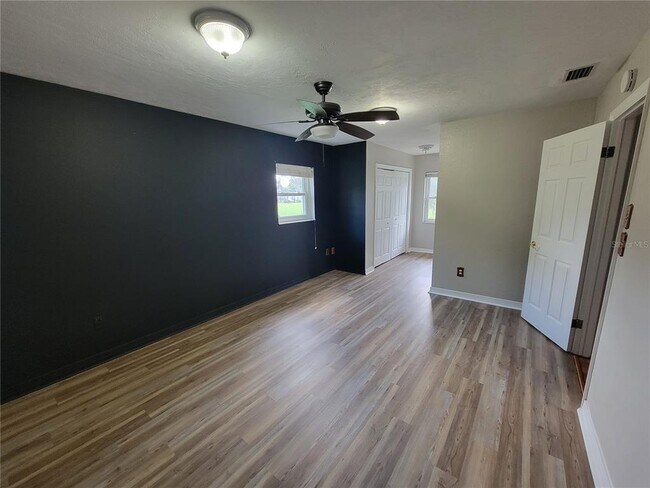 Building Photo - 10426 SE 52nd Ct