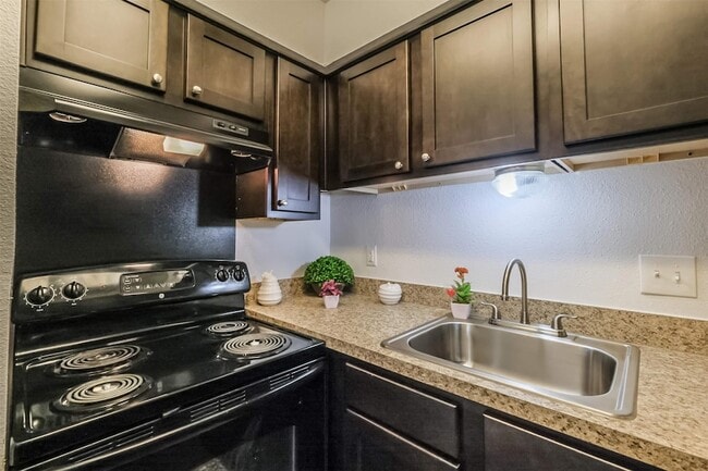 Building Photo - 5900 N Braeswood Blvd