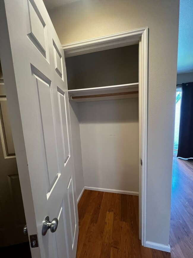 Building Photo - 2BD 2BA Condo in Beautiful Downtown Lynden!