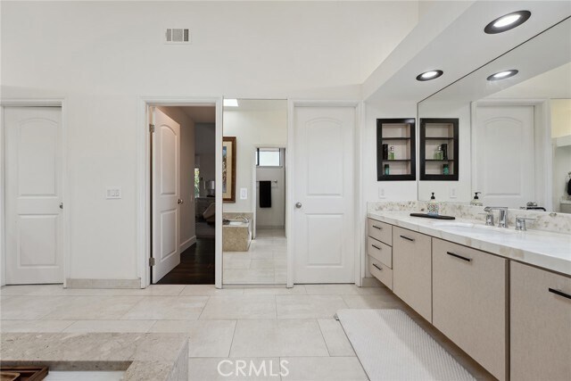 Building Photo - 4372 Park Vicente