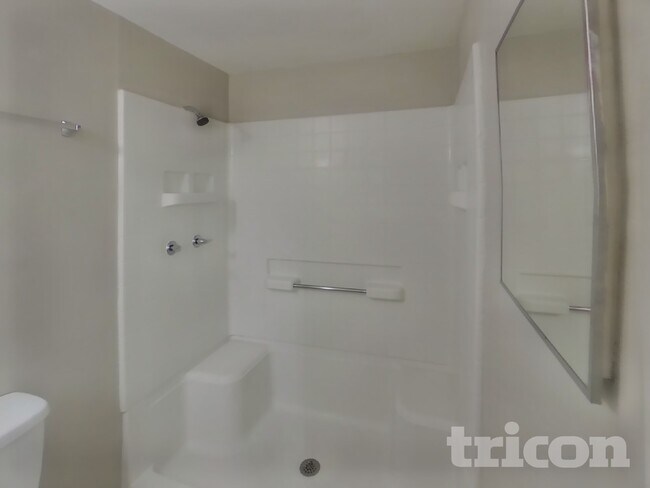 Building Photo - 1203 Seffner Valrico Rd