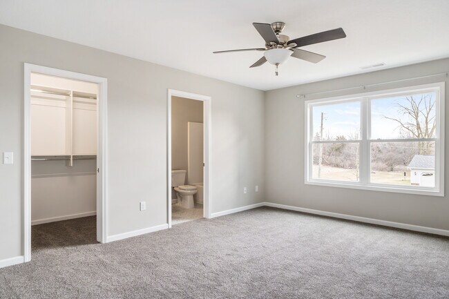 Building Photo - 10051 Bluffs Cor