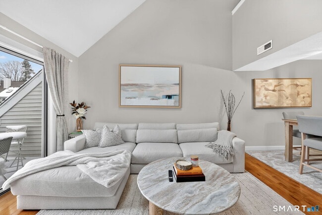 Building Photo - 3200 Madison Ave