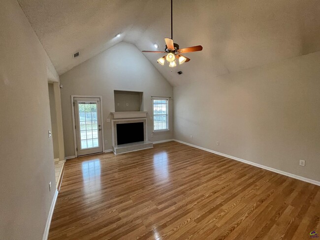 Building Photo - 206 Millstone Way
