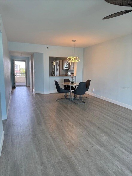 Building Photo - 7902 Sailboat Key Blvd S