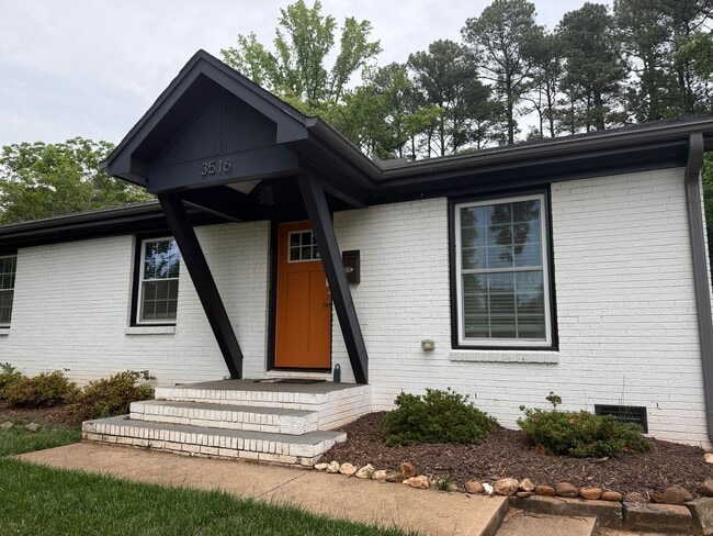 Building Photo - Beautiful Three Bedroom Home in Plaza Midwood!