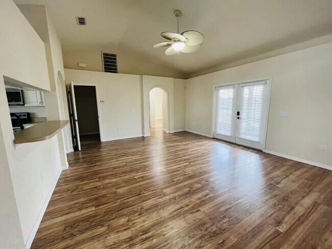 Building Photo - 3 Bedroom Single Family in South Lakeland ...