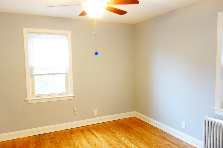 Building Photo - 8210 Greenwood Ave