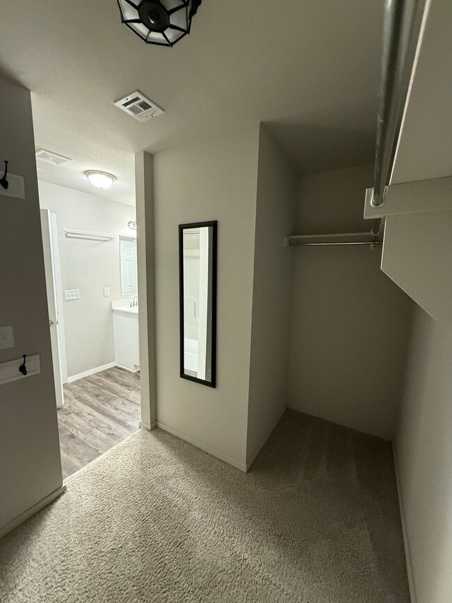 Building Photo - 1232 E Toledo St