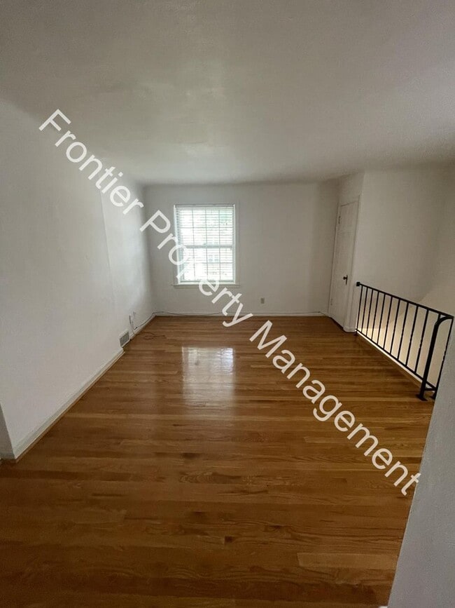 Building Photo - Charming one bedroom apartment
