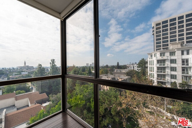 Building Photo - 10660 Wilshire Blvd