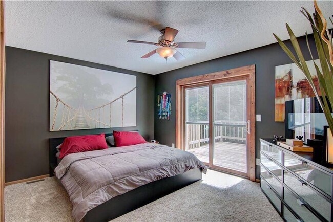 Building Photo - 715 Hewitt St