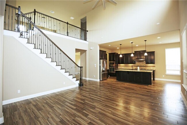 Building Photo - 400 Cheyenne Ln