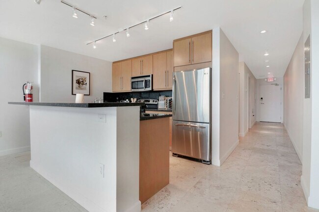 Building Photo - 7939 East Dr