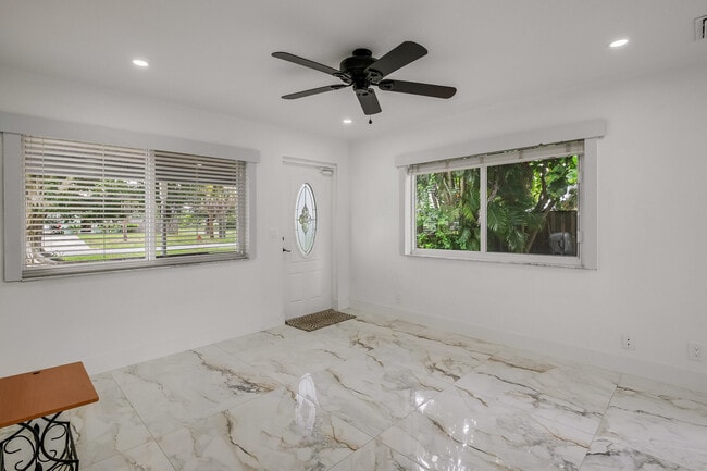 Building Photo - 701 Florida Mango Rd