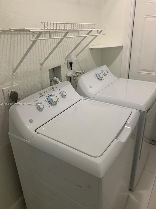 Building Photo - 14300 SW 105th Ave