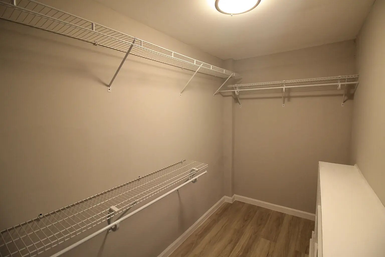 Building Photo - 102 Dale Ave