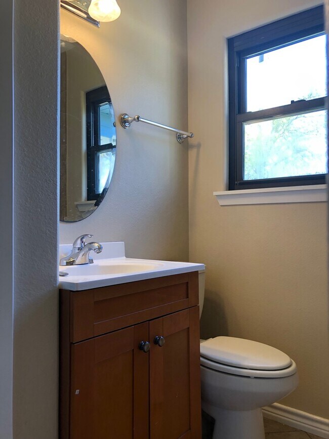 Building Photo - 3 Bedroom / 1.5 Bath / Large Fenced Backyard