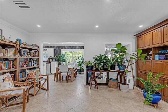 Building Photo - 9901 SW 35th Terrace