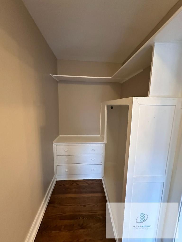 Building Photo - 1712 W Albion Ave