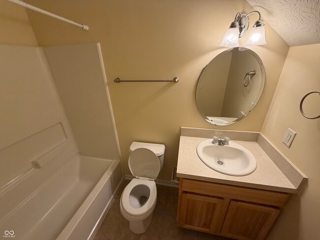 Building Photo - 2516 N College Ave