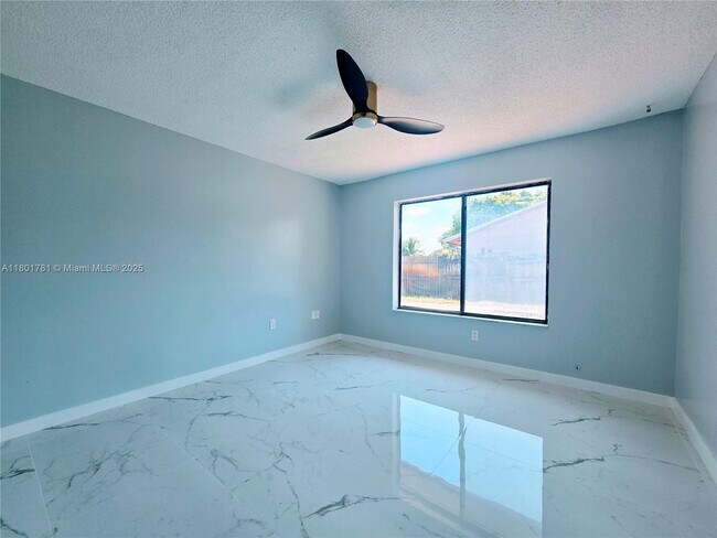 Building Photo - 20504 NE 9th Ct