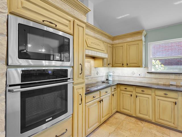 Building Photo - 3003 Creekwood Dr