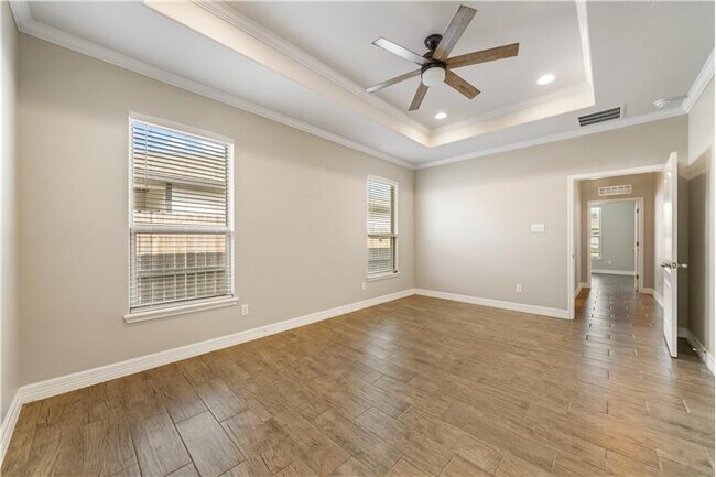 Building Photo - 7721 Dove Holw Dr