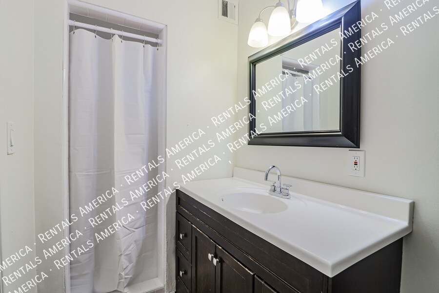 Building Photo - 4201 E Stanford Dr