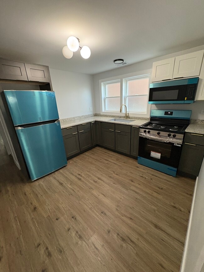 Building Photo - 1619 E 74th Pl