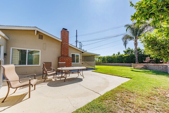 Building Photo - Beautifully Renovated 3-Bedroom Home in Pr...