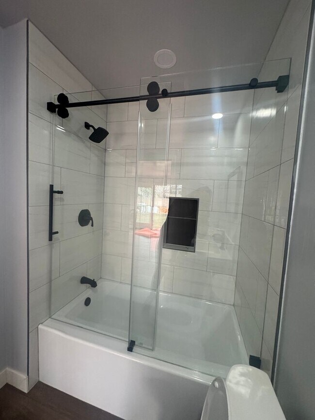 Building Photo - NEW AND BEAUTIFUL PRIVATE ADU